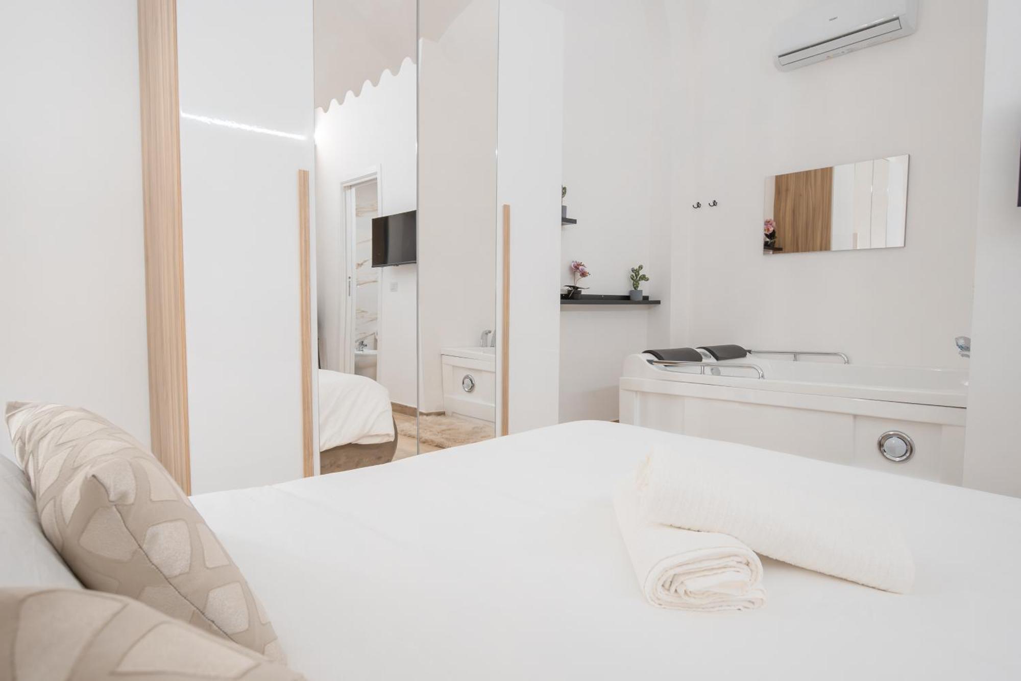 La Pigna Hotel Bari Exterior photo